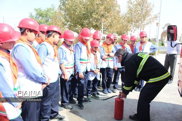 بازدید دانش‌آموزان پیشتاز از ایستگاه آتشنشانی شماره 6 همدان