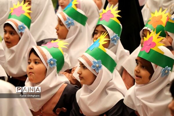 آیین نمادین آغاز آموزش قرآن کریم به دانش‌آموزان پایه اول ابتدایی در حرم مطهر رضوی