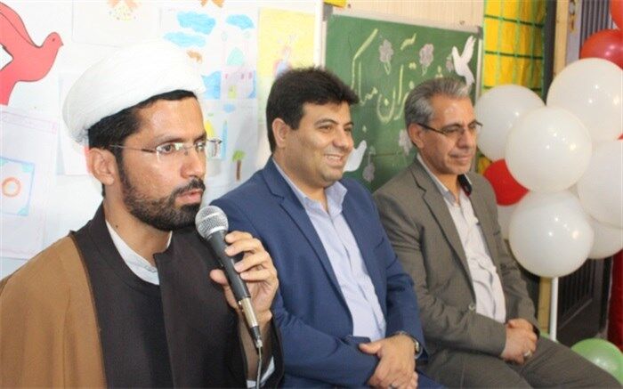 جشن قرآن در دبستان و پیش دبستانی محمد بهمن بیگی در بوشهر برگزار شد