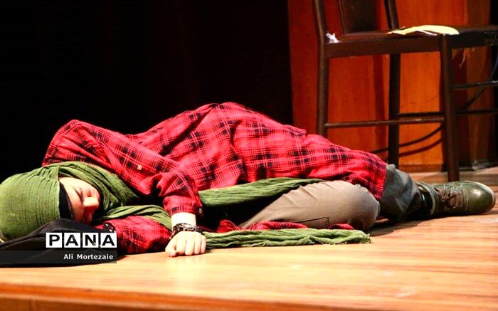 نمایش انتهای پارک درشهرستان رباط‌کریم به روی صحنه رفت