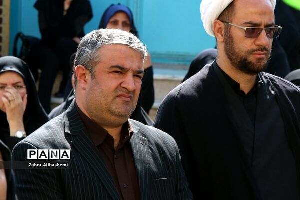 برنامه نمادین پیاده‌روی در اربعین دانش‌آموزان دبیرستان شاهد باهنر