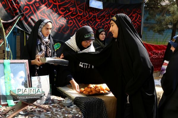 برنامه نمادین پیاده‌روی در اربعین دانش‌آموزان دبیرستان شاهد باهنر