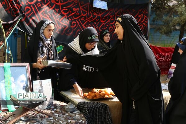 برنامه نمادین پیاده‌روی در اربعین دانش‌آموزان دبیرستان شاهد باهنر