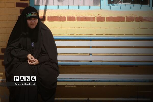 برنامه نمادین پیاده‌روی در اربعین دانش‌آموزان دبیرستان شاهد باهنر