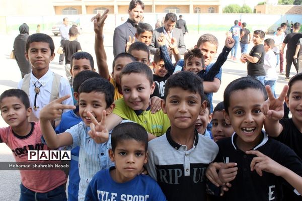 بازدید نماینده مردم خرمشهر و هیات همراه از دبستان امام هادی (ع) کوی مولوی خرمشهر