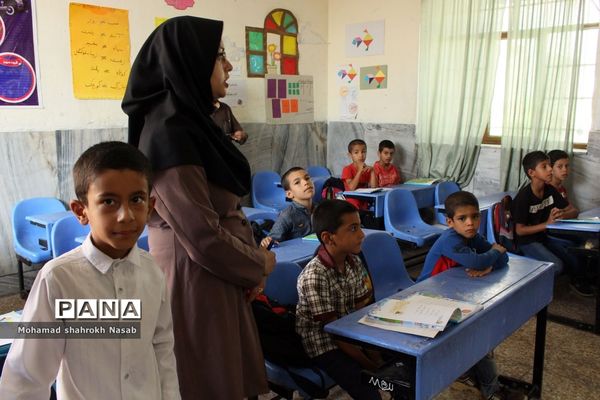 بازدید نماینده مردم خرمشهر و هیات همراه از دبستان امام هادی (ع) کوی مولوی خرمشهر