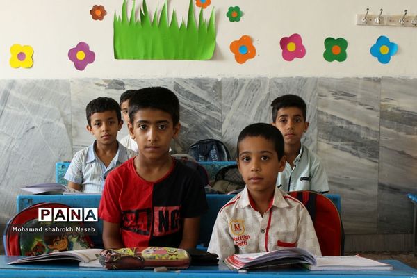 بازدید نماینده مردم خرمشهر و هیات همراه از دبستان امام هادی (ع) کوی مولوی خرمشهر