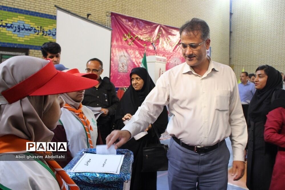 جلسه عمومی انجمن اولیاء و مربیان دبیرستان شهید سهام خیام بوشهر