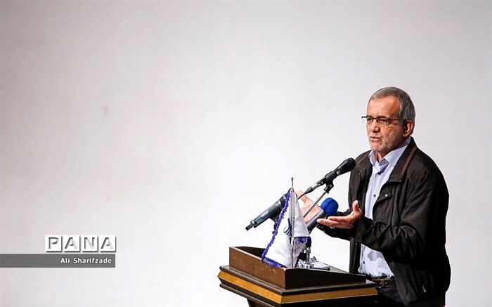 پزشکیان: با ادامه روند 40 سال اخیر تغییر ممکن نیست