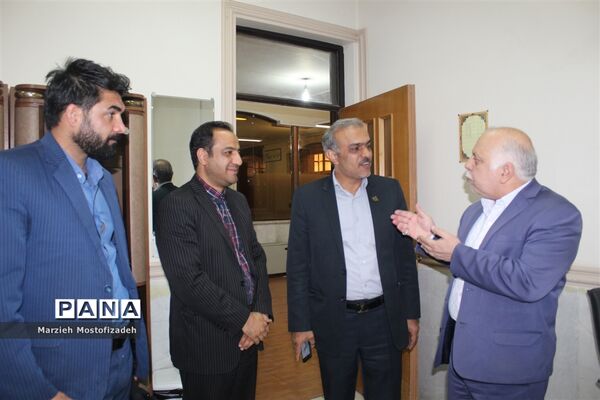 بازدید مدیرعامل مجمع خیرین شهرساز و فرهنگ‌ساز از کتابخانه دانش‌آموز