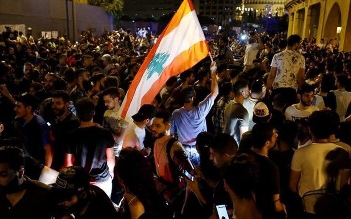 تظاهرات لبنانی‌ها در اطراف کاخ ریاست‌جمهوری
