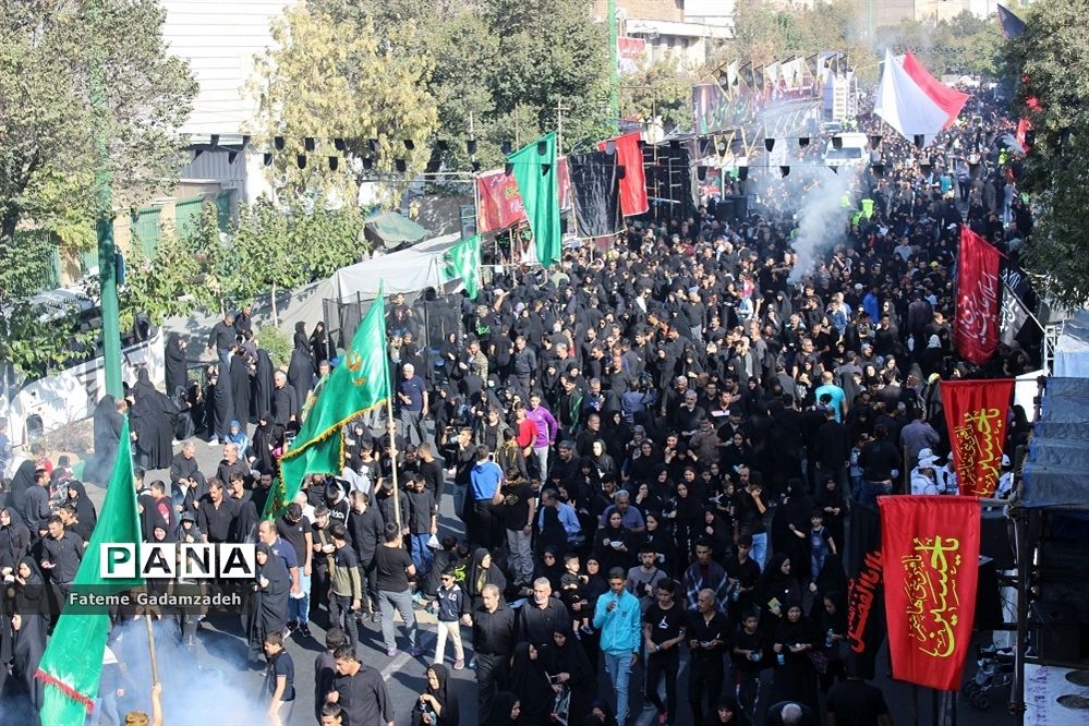 شورحضورعاشقان حسینی جامانده ازسفرکربلا درراهپیمایی اربعین شهرری