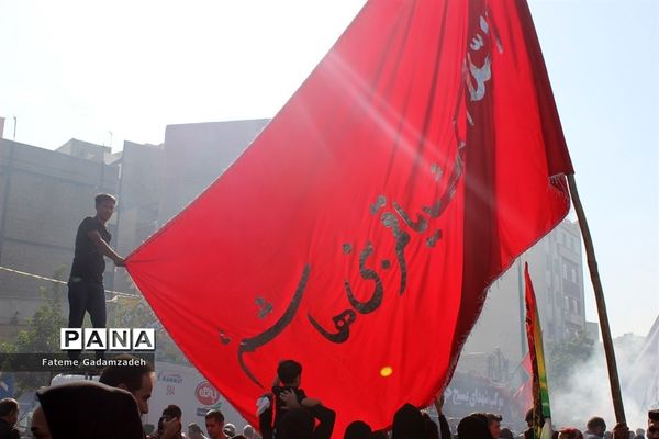 شورحضورعاشقان حسینی جامانده ازسفرکربلا درراهپیمایی اربعین شهرری