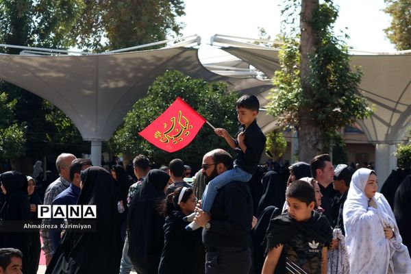 شور حسینی در حرم مطهر احمدبن موسی (ع) در شیراز