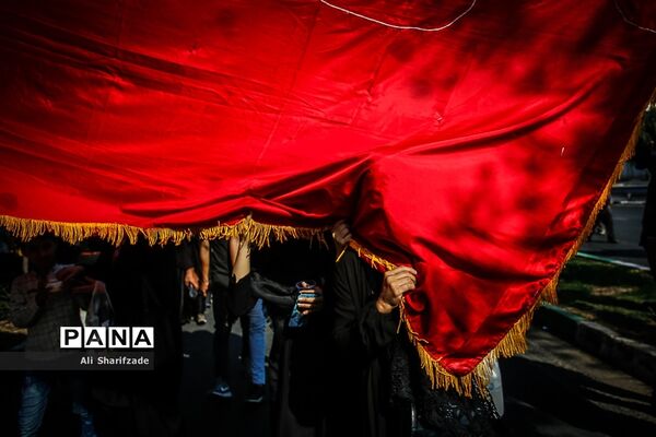 زیر پرچم امام حسین (ع)