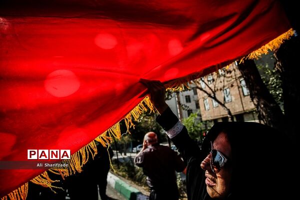 زیر پرچم امام حسین (ع)
