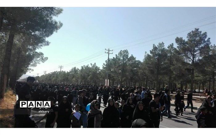 همایش بزرگ پیاده روی اربعین حسینی در کاشمر برگزار شد