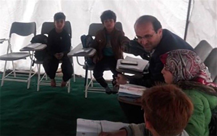 توزیع چادر و میز و صندلی در کلاس های عشایری استان همدان