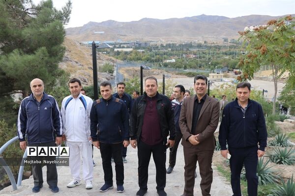 کوهپیمایی کارکنان آموزش و پرورش خراسان رضوی در هفته تربیت بدنی