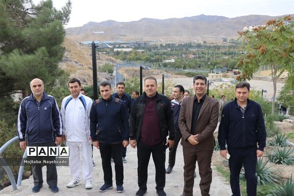 کوهپیمایی کارکنان آموزش و پرورش خراسان رضوی در هفته تربیت بدنی