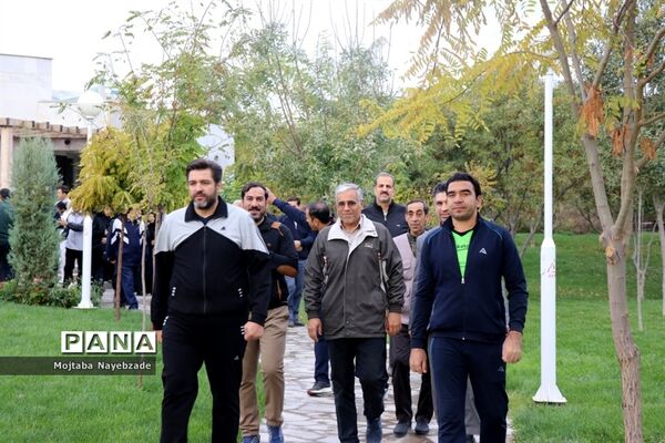 کوهپیمایی کارکنان آموزش و پرورش خراسان رضوی در هفته تربیت بدنی