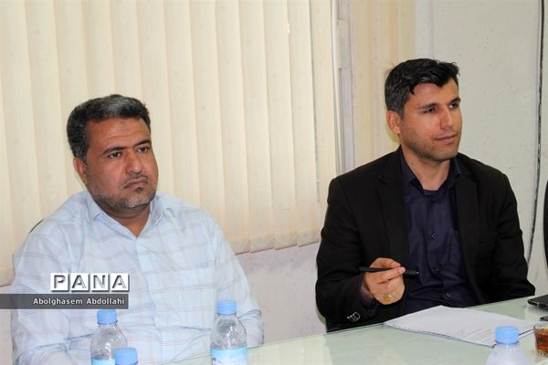 جلسه برنامه‌ریزی گرامیداشت یوم الله 13 آبان در اداره‌کل آموزش و پرورش استان بوشهر