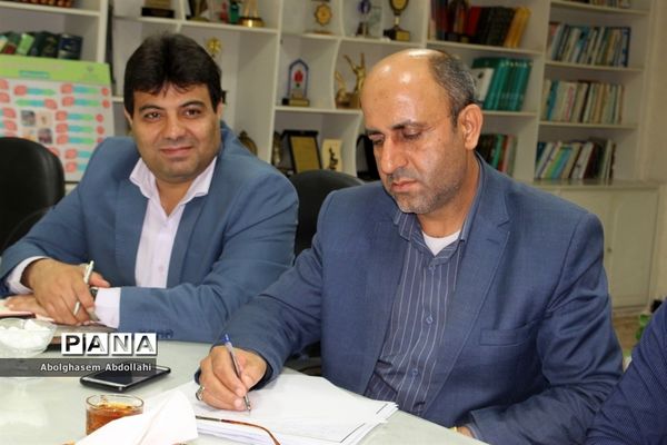 جلسه برنامه‌ریزی گرامیداشت یوم الله 13 آبان در اداره‌کل آموزش و پرورش استان بوشهر