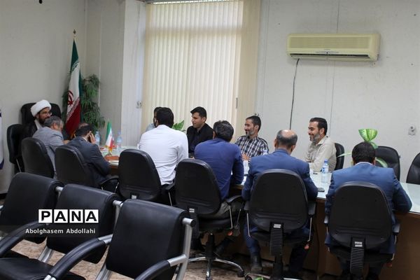 جلسه برنامه‌ریزی گرامیداشت یوم الله 13 آبان در اداره‌کل آموزش و پرورش استان بوشهر