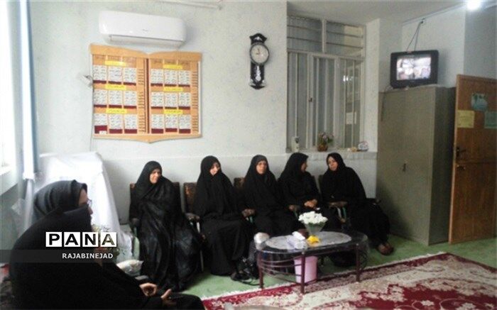 طرح مربیان همراه در دبیرستان فولادگر ابرکوه برگزار شد