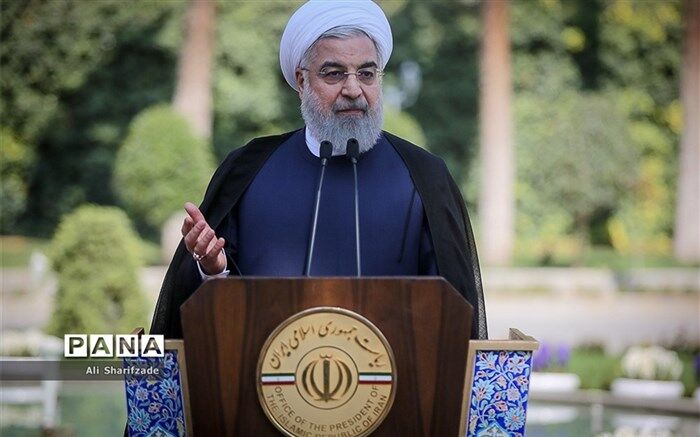 منظور روحانی از «کسانی که کشور را تعطیل کردند» چه کسانی بود؟