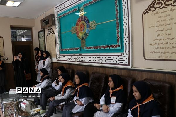 بازدید مدیر سازمان دانش‌آموزی خراسان رضوی از خدمت‌رسانی پیشتازان به زائران امام رضا (ع)