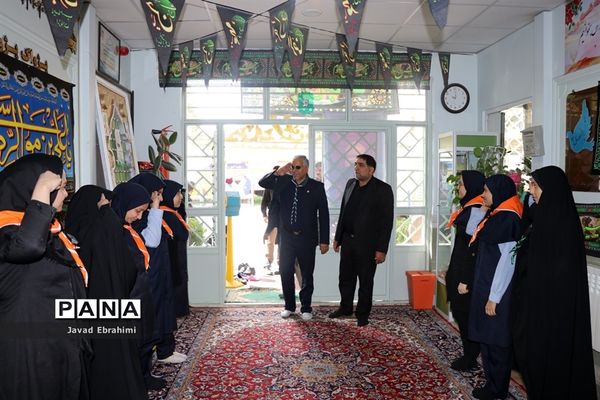 بازدید مدیر سازمان دانش‌آموزی خراسان رضوی از خدمت‌رسانی پیشتازان به زائران امام رضا (ع)