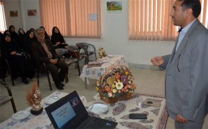 جلسه اولیای دانش آموزان طرح پراکنده شاهد در مرکز مشاوره پیربکران برگزار شد