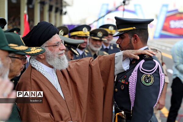 حضور فرمانده کل قوا در مراسم دانش‌آموختگی دانشجویان دانشگاه‌های افسری ارتش