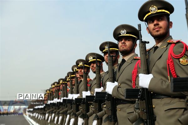حضور فرمانده کل قوا در مراسم دانش‌آموختگی دانشجویان دانشگاه‌های افسری ارتش