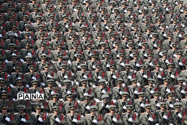 حضور فرمانده کل قوا در مراسم دانش‌آموختگی دانشجویان دانشگاه‌های افسری ارتش