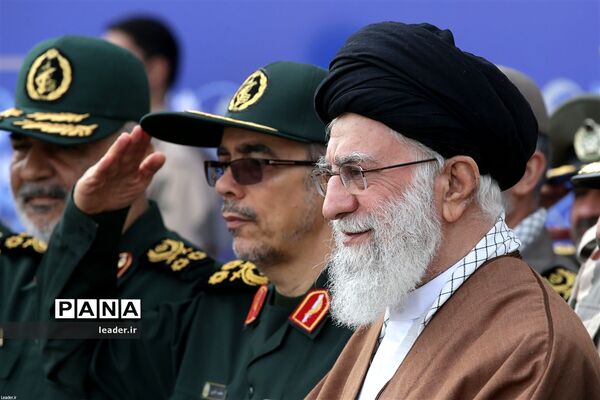 حضور فرمانده کل قوا در مراسم دانش‌آموختگی دانشجویان دانشگاه‌های افسری ارتش