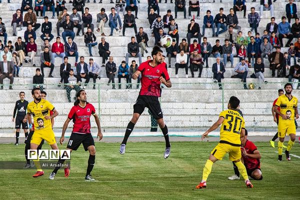 دیدار تیم های فوتبال نود ارومیه و آرمان‎گهرسیرجان