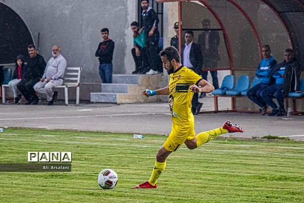 دیدار تیم های فوتبال نود ارومیه و آرمان‎گهرسیرجان
