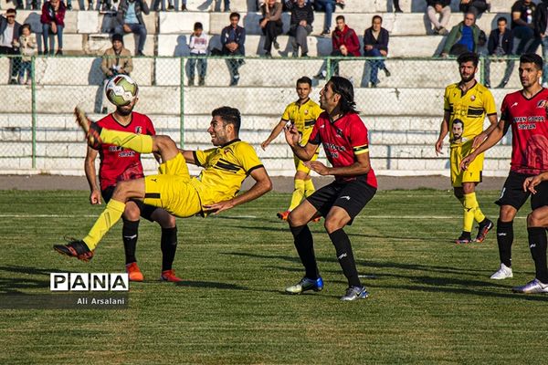 دیدار تیم های فوتبال نود ارومیه و آرمان‎گهرسیرجان