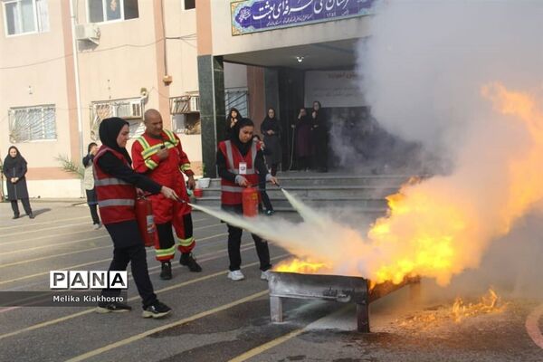 همایش پدافند غیر عامل در دبیرستان بعثت محمودآباد