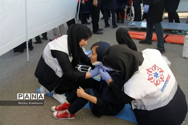 همایش پدافند غیر عامل در دبیرستان بعثت محمودآباد