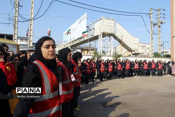 همایش پدافند غیر عامل در دبیرستان بعثت محمودآباد