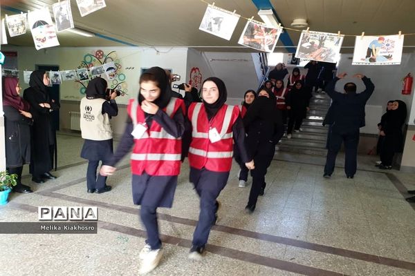 همایش پدافند غیر عامل در دبیرستان بعثت محمودآباد