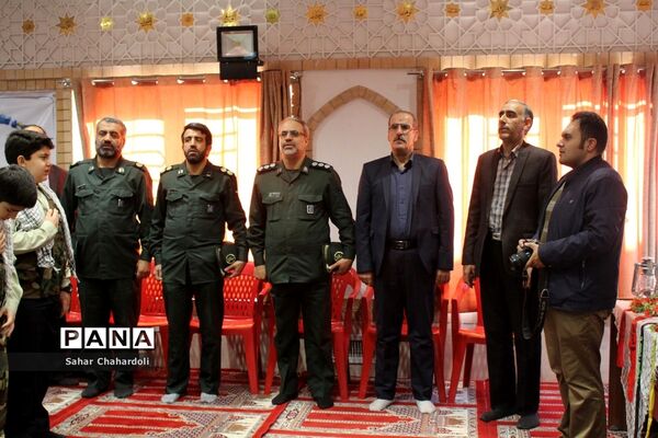 غبارروبی و عطر افشانی مزار شهدای همدان توسط دانش آموزان پیشتاز