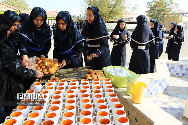 وقف 500 عدد لیوان توسط دانش آموزان دبیرستان دخترانه شاهد افشار یزد