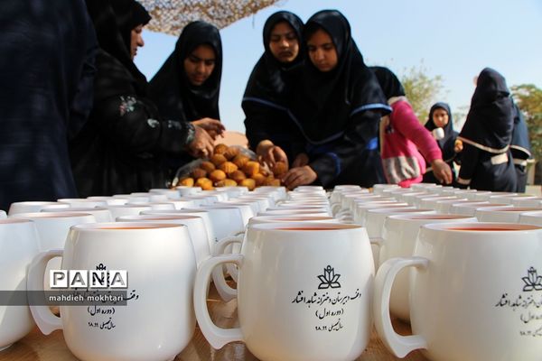 وقف 500 عدد لیوان توسط دانش آموزان دبیرستان دخترانه شاهد افشار یزد