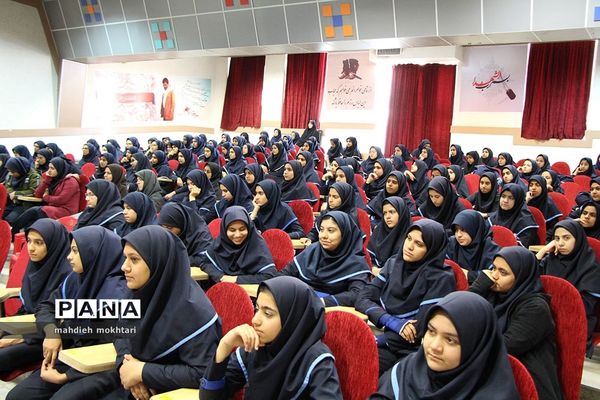 وقف 500 عدد لیوان توسط دانش آموزان دبیرستان دخترانه شاهد افشار یزد