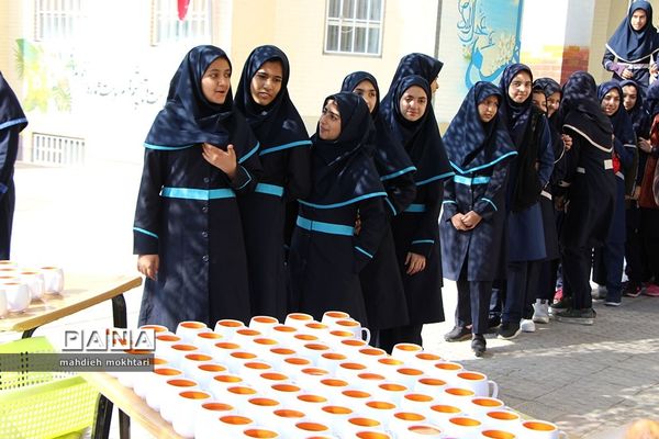 وقف 500 عدد لیوان توسط دانش آموزان دبیرستان دخترانه شاهد افشار یزد