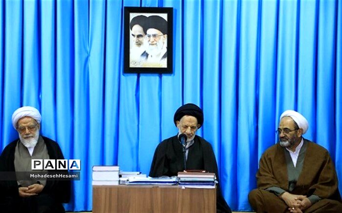 در دیدار نماینده ولی فقیه با معاون وزیر آموزش و پرورش مطرح شد: معلمین سنگرنشینان میادین علم و ایمان